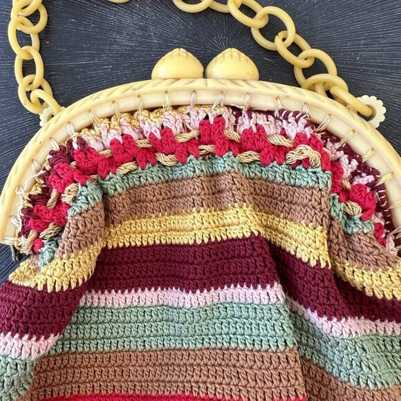 Vintage stripe knit bag with bakelite frame and handle - Picture 1 of 6